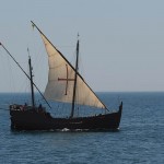 Caravela Boa Esperança, réplica de navio do século XV, navegando ao largo de Sagres (foto DRCAlgA.Leitão, 2010)