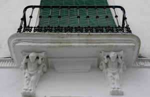 Atlantes de la calle Alfarería (Ruta Monumental)