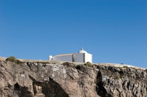 Igreja de Nossa Senhora da Graça, no cimo da arriba, na Fortaleza de Sagres (foto DRCAlgA.Leitão, 2010)